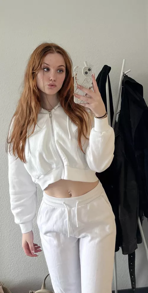 wanna kiss an Irish 19 yo girl ?