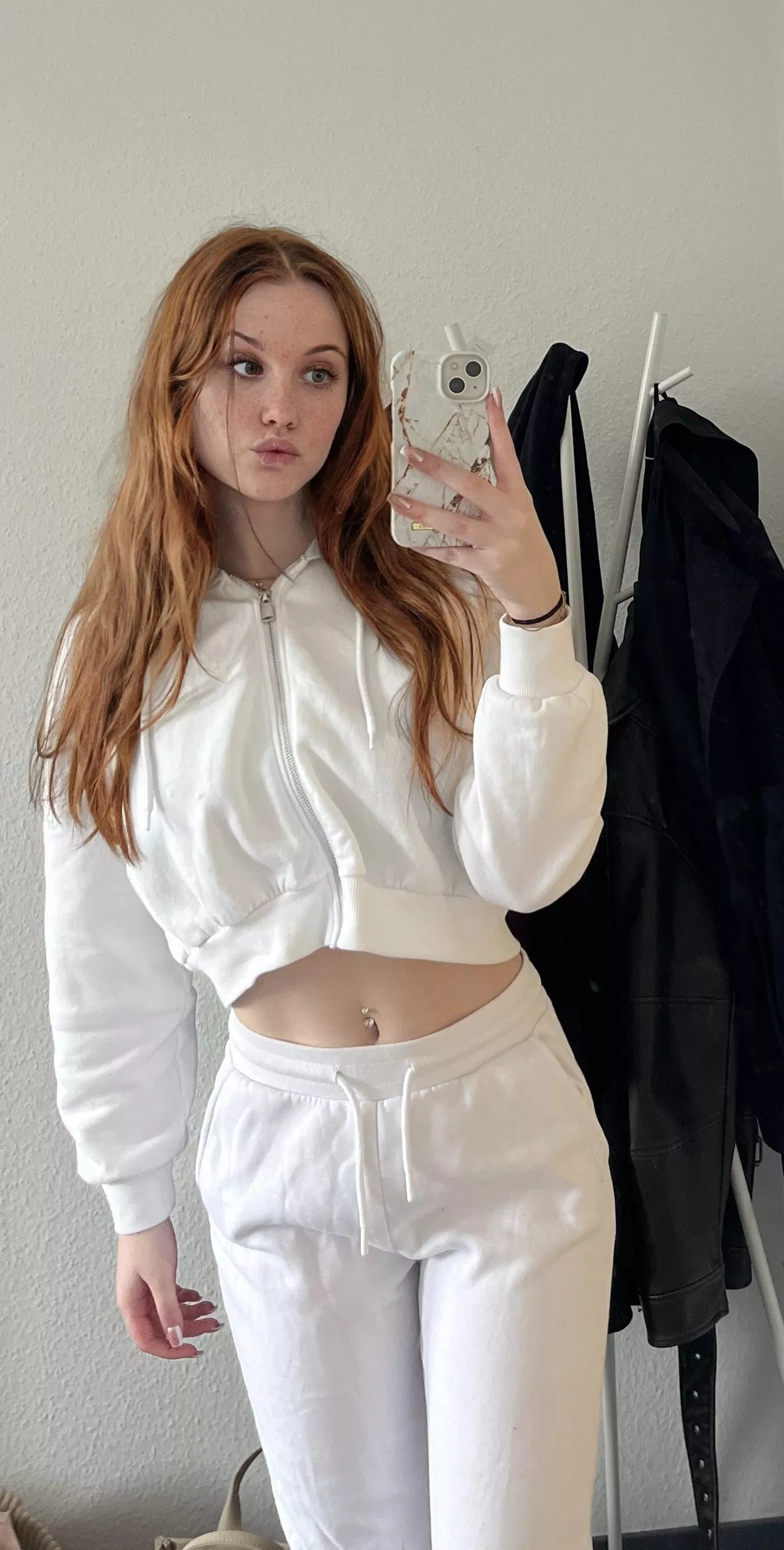 wanna kiss an Irish 19 yo girl ?