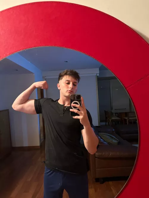 welp, got my unif for the gym haha