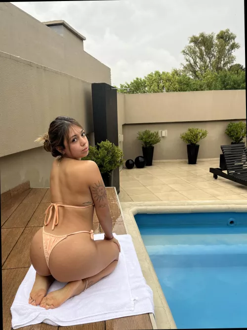 What to play with my small body by the pool?