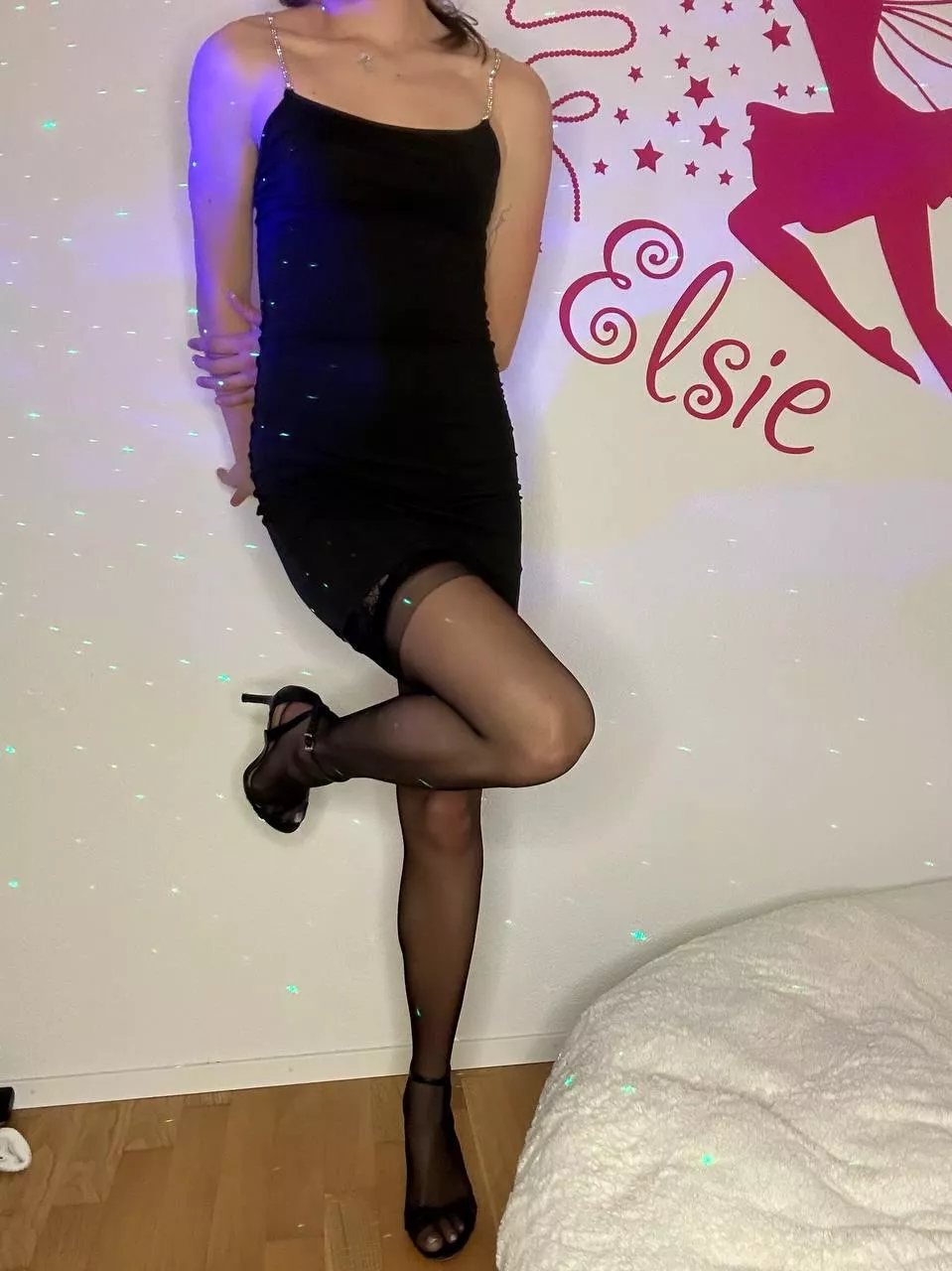 Who wants to fuck a petite 18yo virgin?