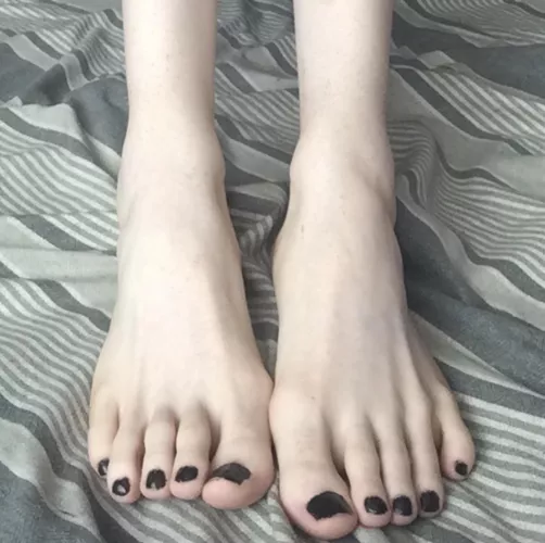 Will you worship my feet? 🖤
