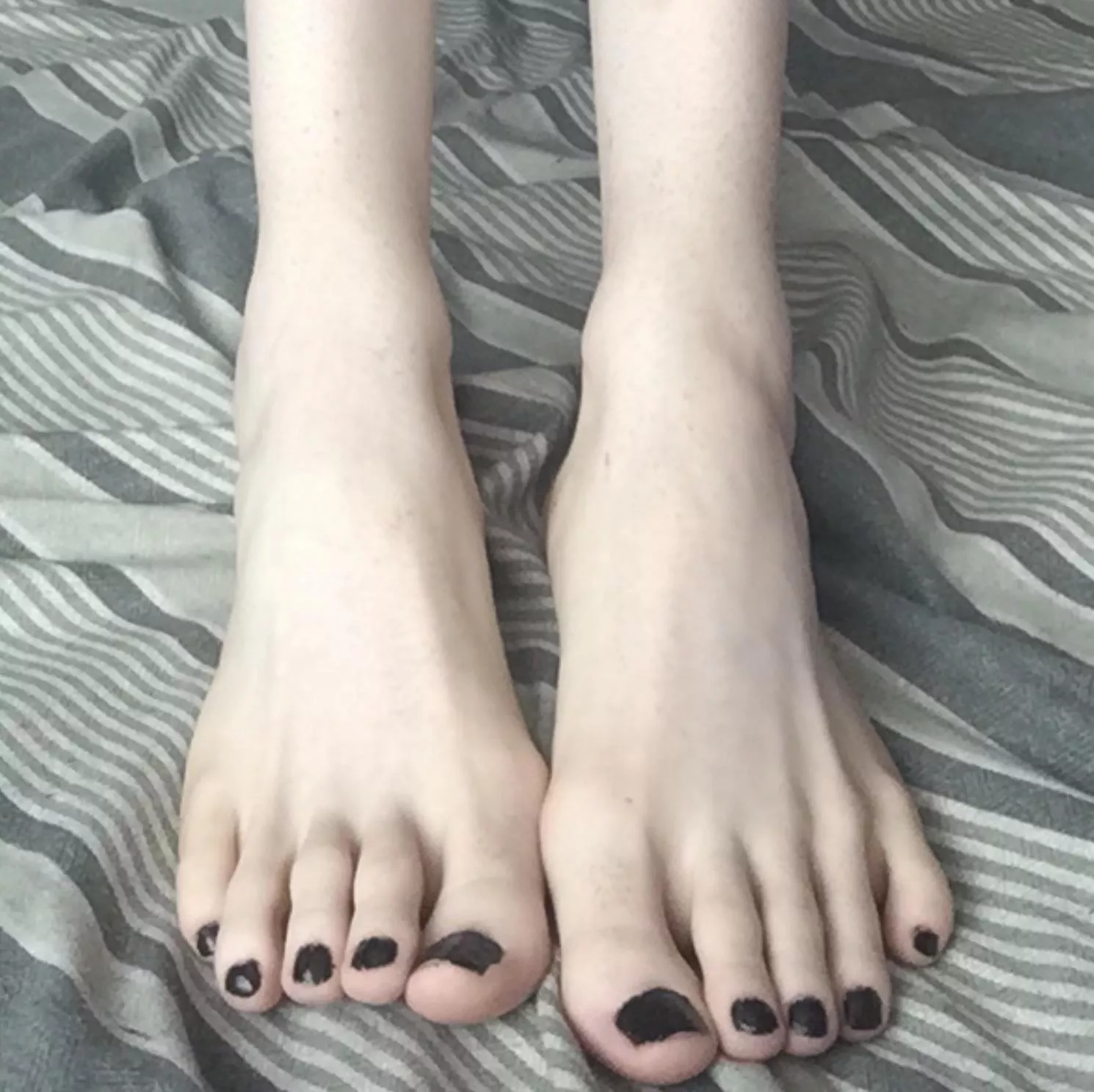 Will you worship my feet? 🖤