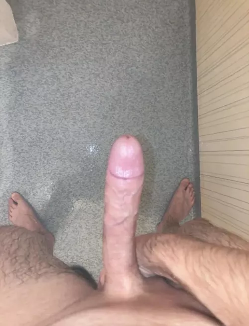 Woke up with such intense morning wood.I need to be milked.Would you sit on it or suck it?My ex girlfriend dumped me because i was too small