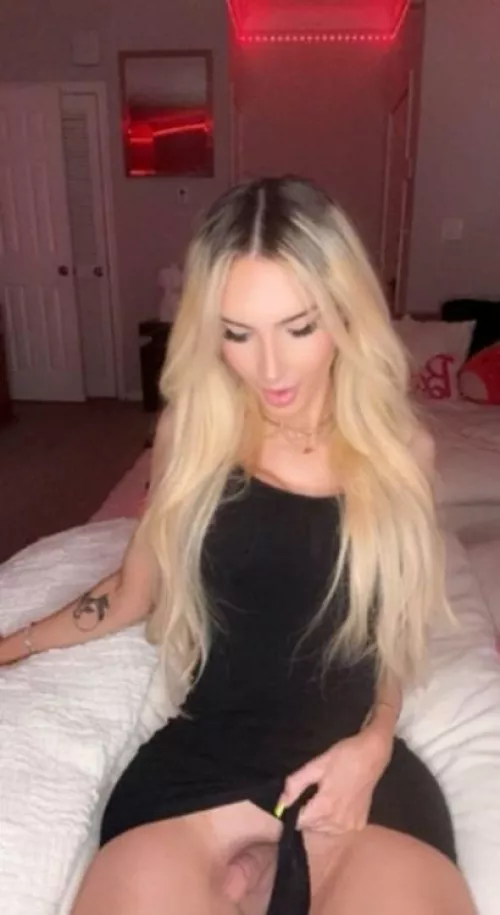 You think I look hot in black? or should I take it off🥵