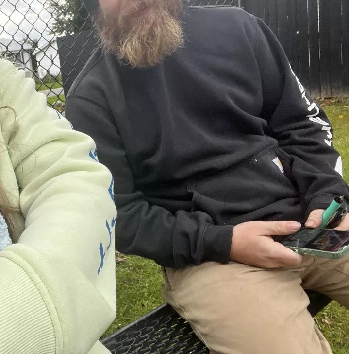 young couple, im looking to share my man, and find a lady who wants to sext him 😈 