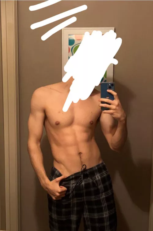 19 m jock with a bubble butt. Home alone. Any doms wanna use and degrade me? Snap: anonjock8