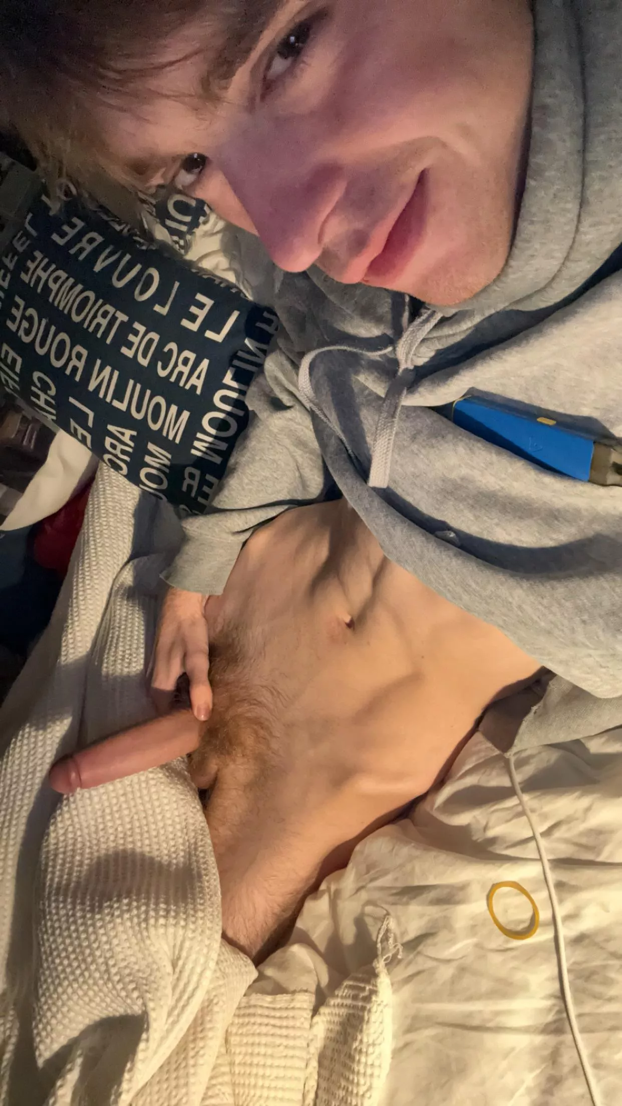 19 nz ;) fit guys hmu with a pic for my snap 😁 19 nz ;) fit guys hmu with a pic for my snap 😁