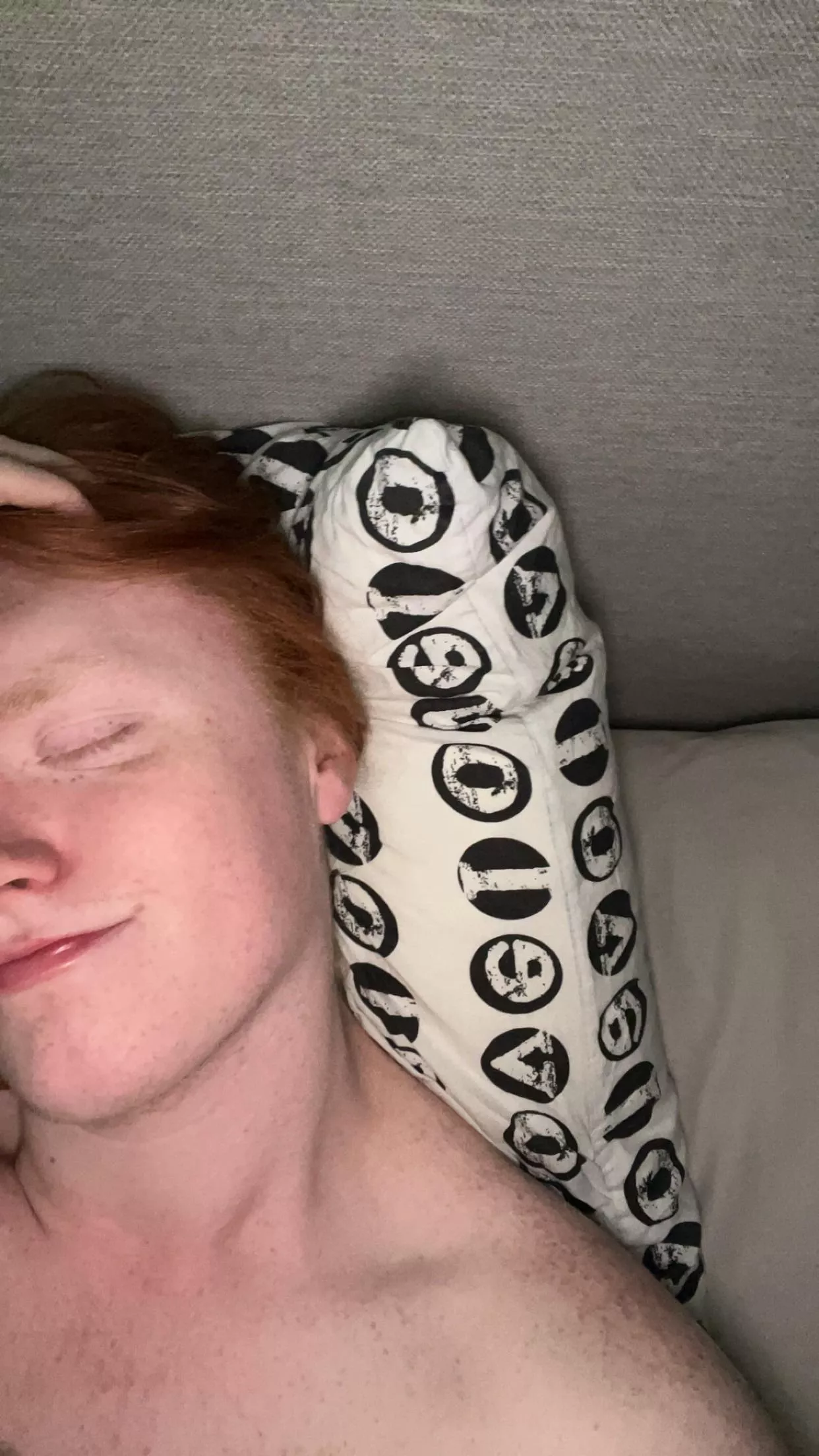 20 m straight frat bro looking for bros my age to stroke and compare with hmu @eliasdude. Have to show face, hung+++ verbal+++