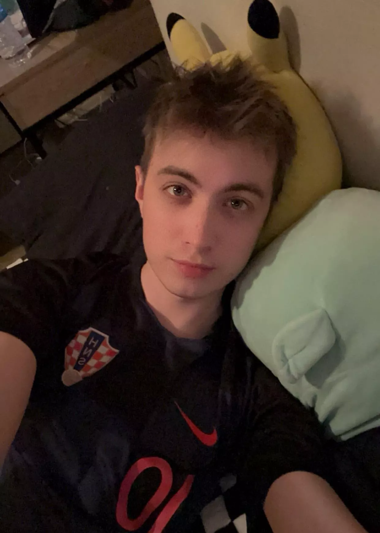 25, big bros or dads dm me :)