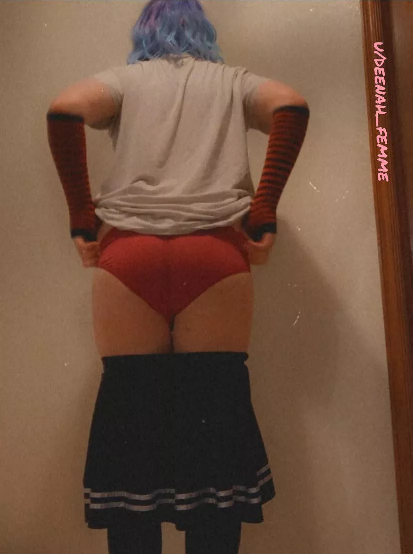 26 anyone like femboys?