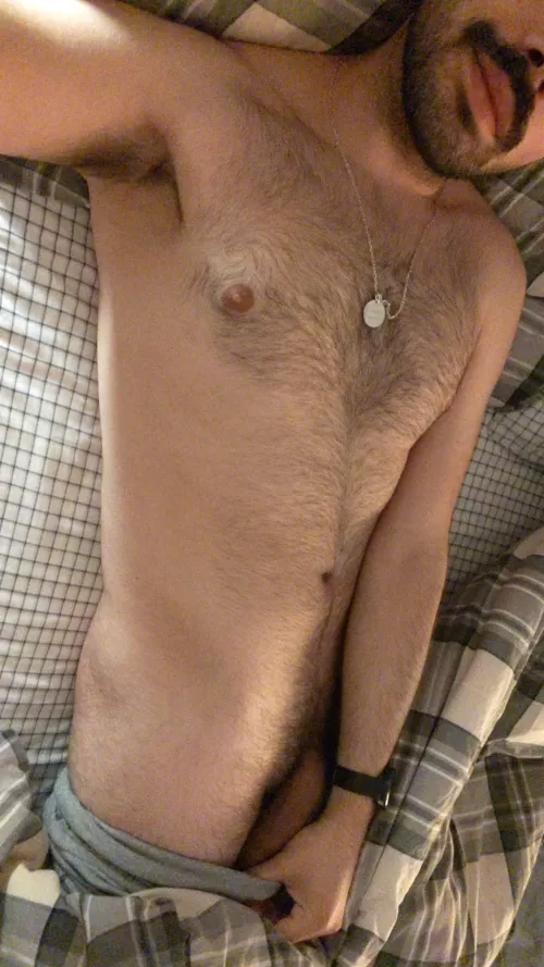 28 living in UK. HMU with a pic at TEGNS4. Add me to groups or stories if you're in any :)