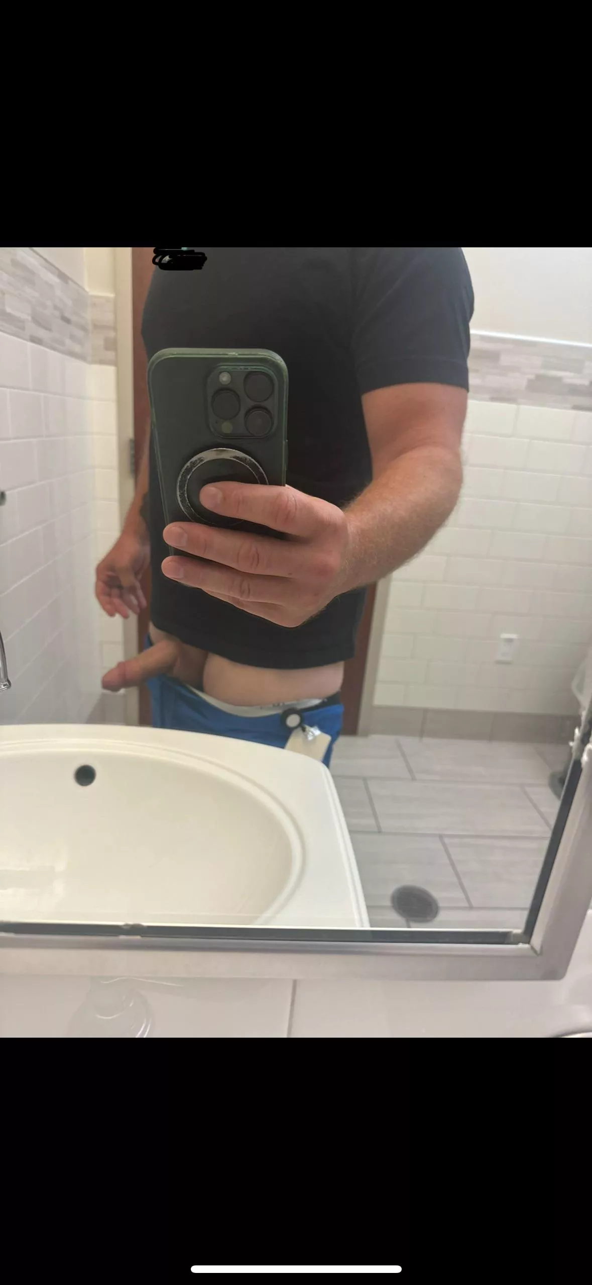 [41] Dads can take bathroom work selfies too ;)