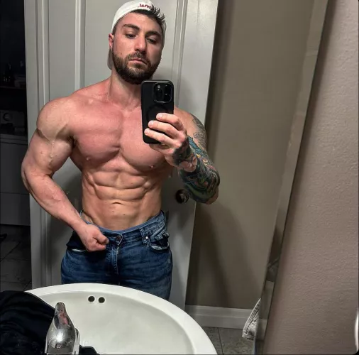 5 weeks left in my cut 😈 (m)