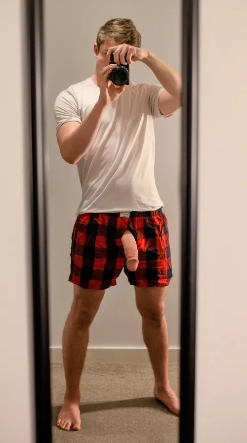 Anyone here like young Canadians with fat cocks? 🇨🇦