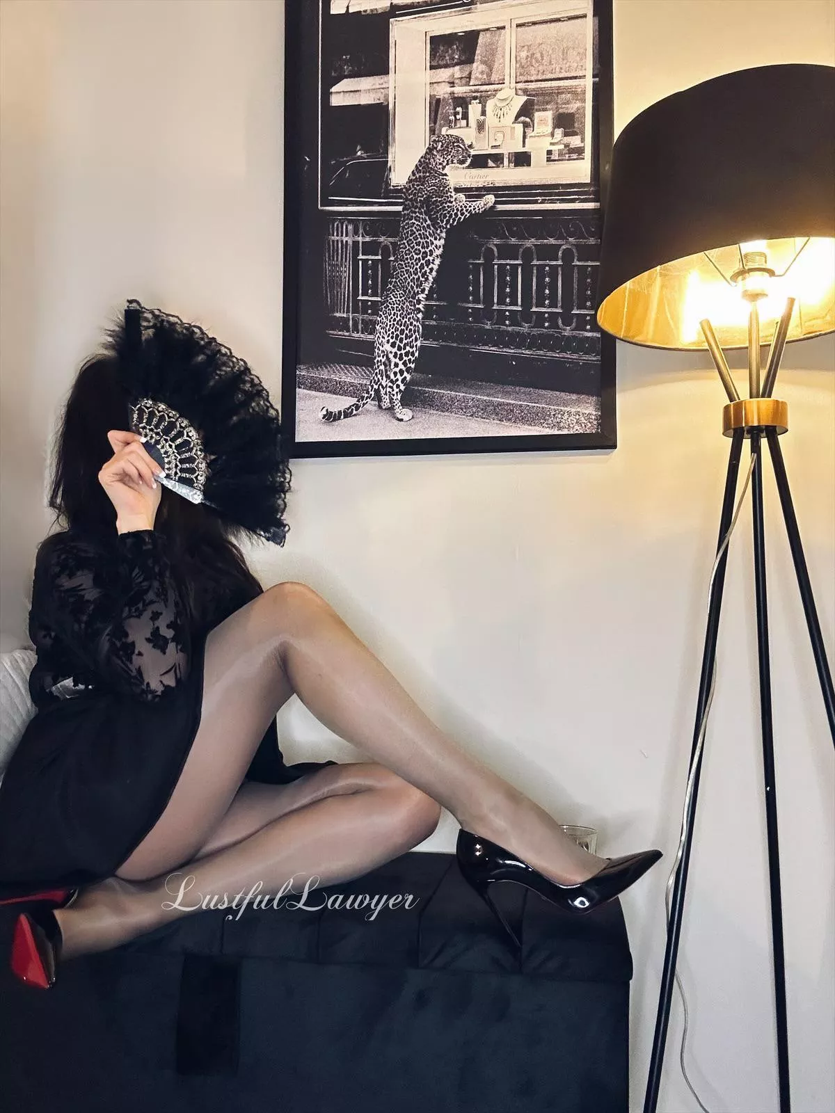 Are you a glossy pantyhose lover too? 