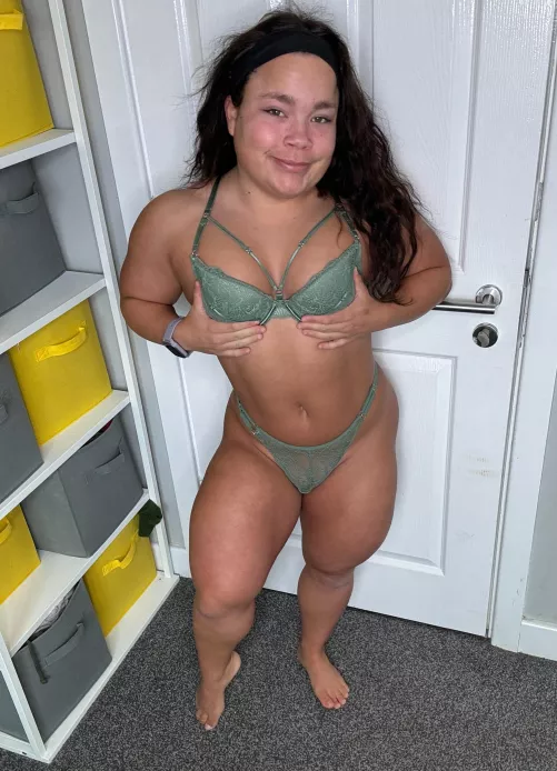 Can you think of a better view than a 4ft tall muscle midget in a bikini?😜