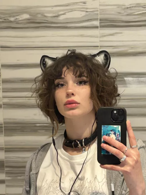 collared in public <3 am i pretty with it on ?