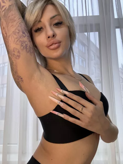 Dive into the abyss of my armpits