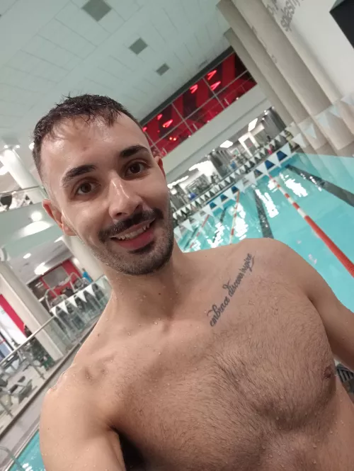 Getting back into the pool feels so good 🥽