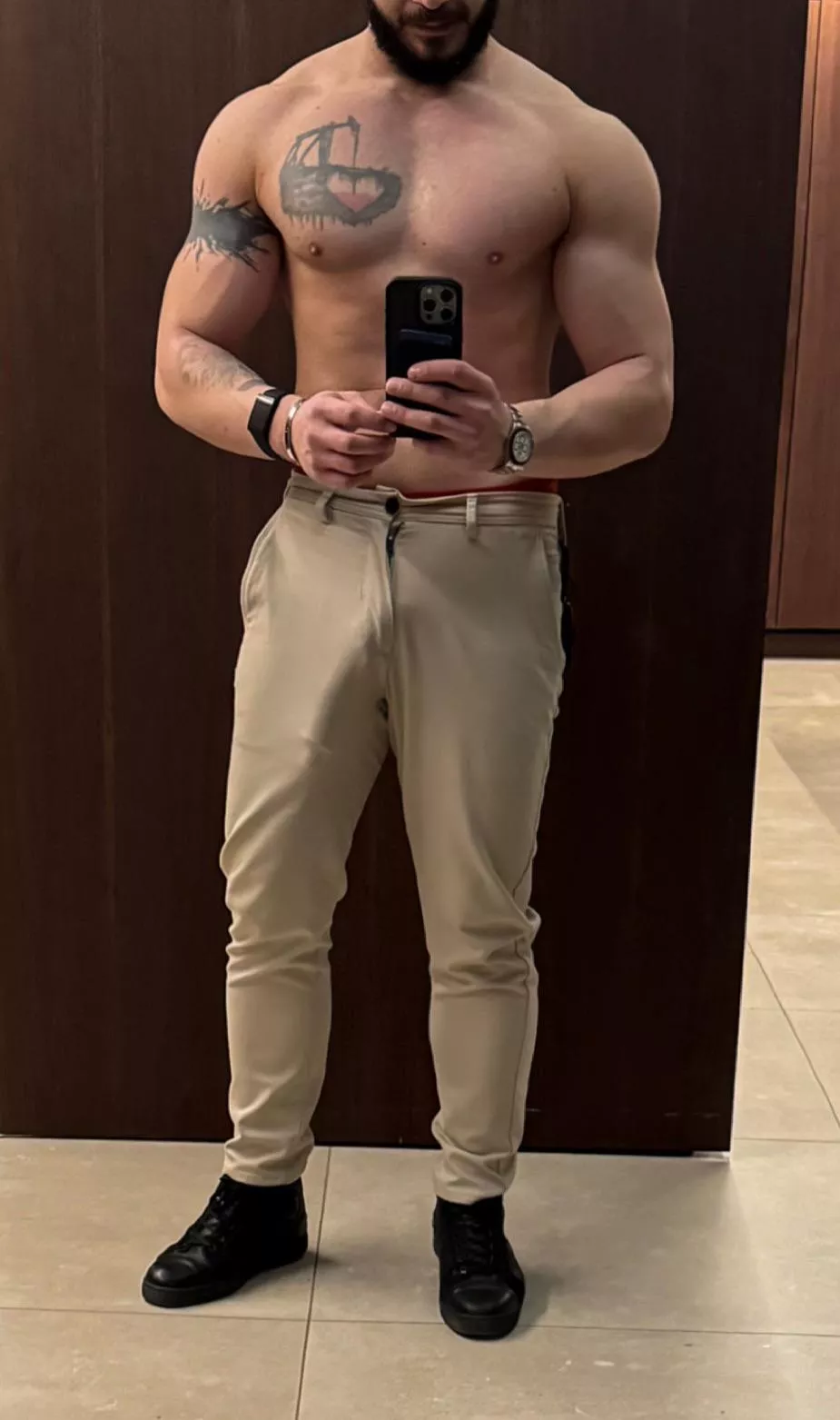 Hard looking myself at the mirror after workout