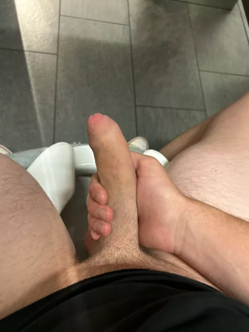 Hoping for some under stall action in SFO airport