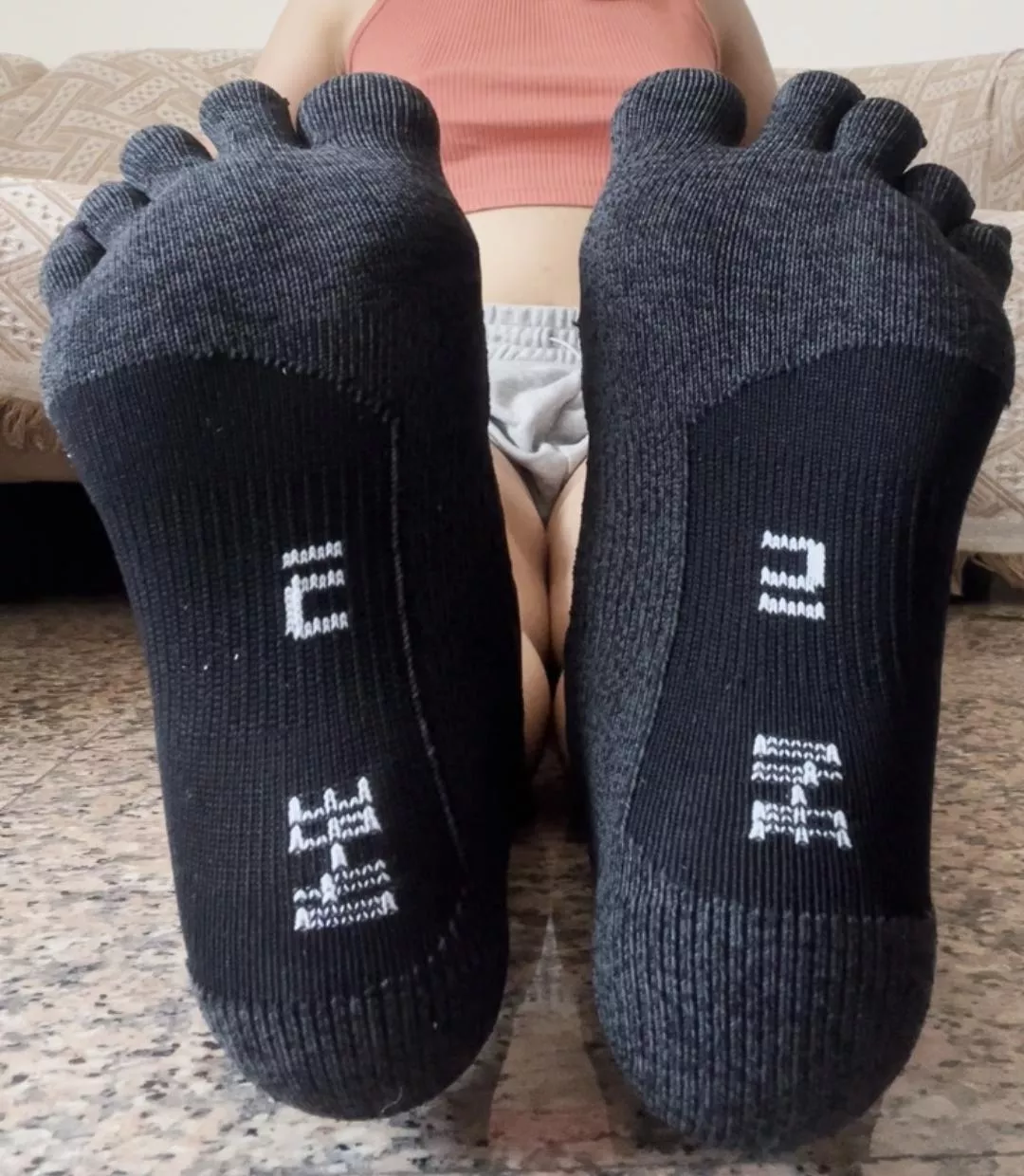 How long would you last if I gave you a footjob with these socks 🤭