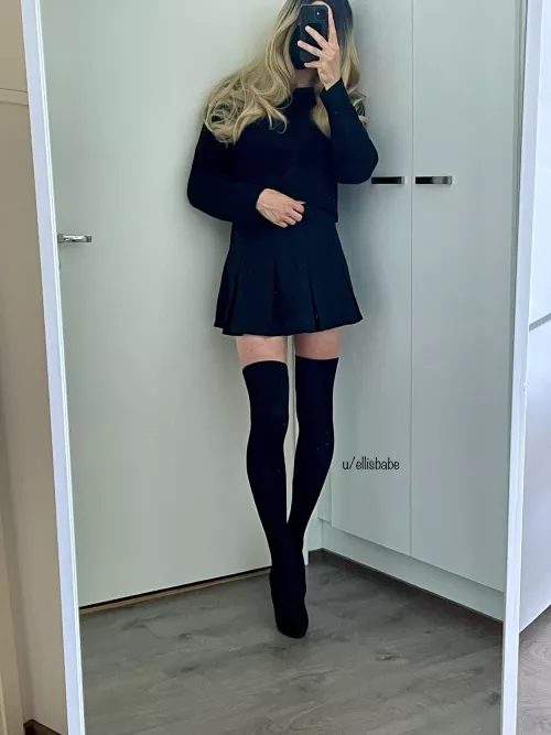 I feel so cute in this skirt <3