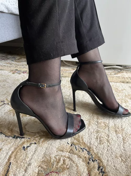 I love my Saint Laurent sandals in amber ♥️ 