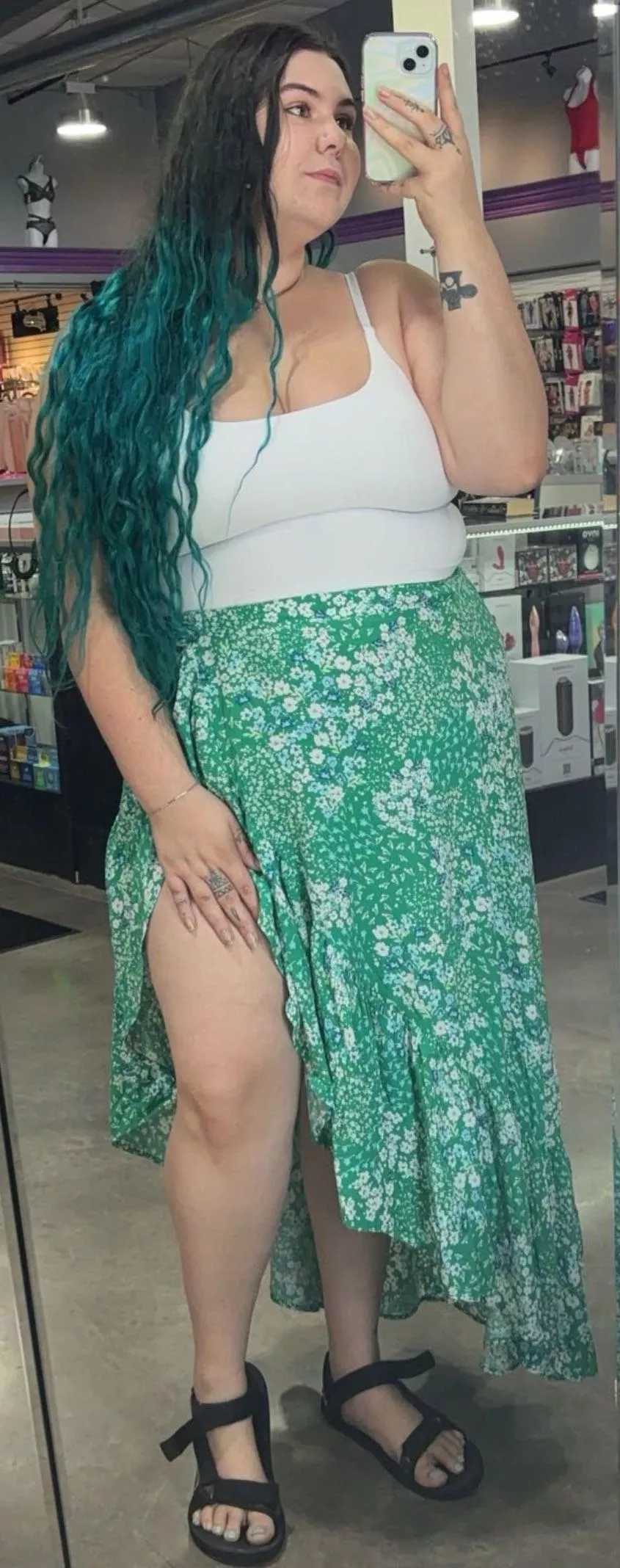 I normally wear all black, do you like the green?