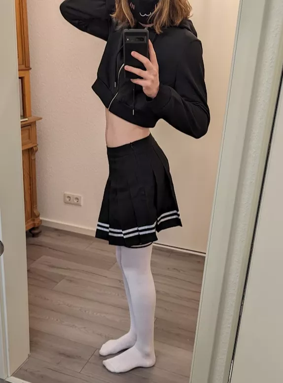 I qute like the black/white combo. What do you guys think?