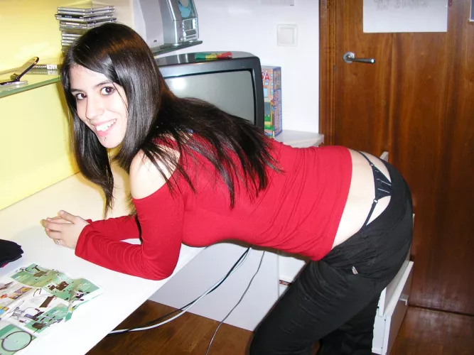 Identity unknown — posting for the background props (early 00s)