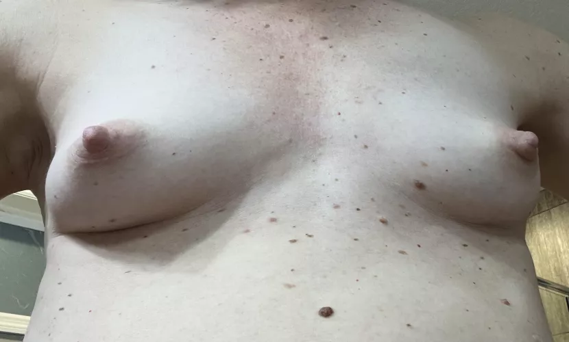 Itty bitty tiny MILF tits for your morning. 