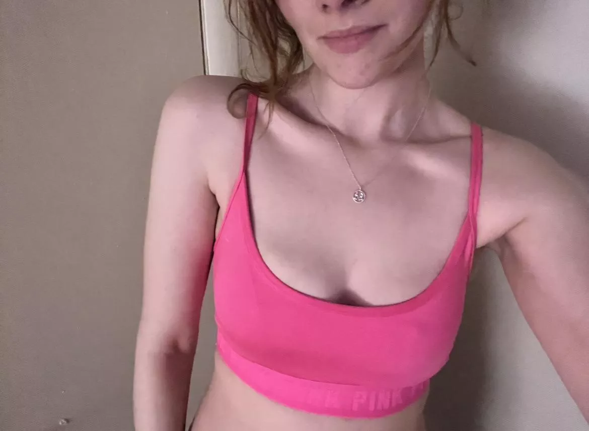 me in my pink sports bra🩷