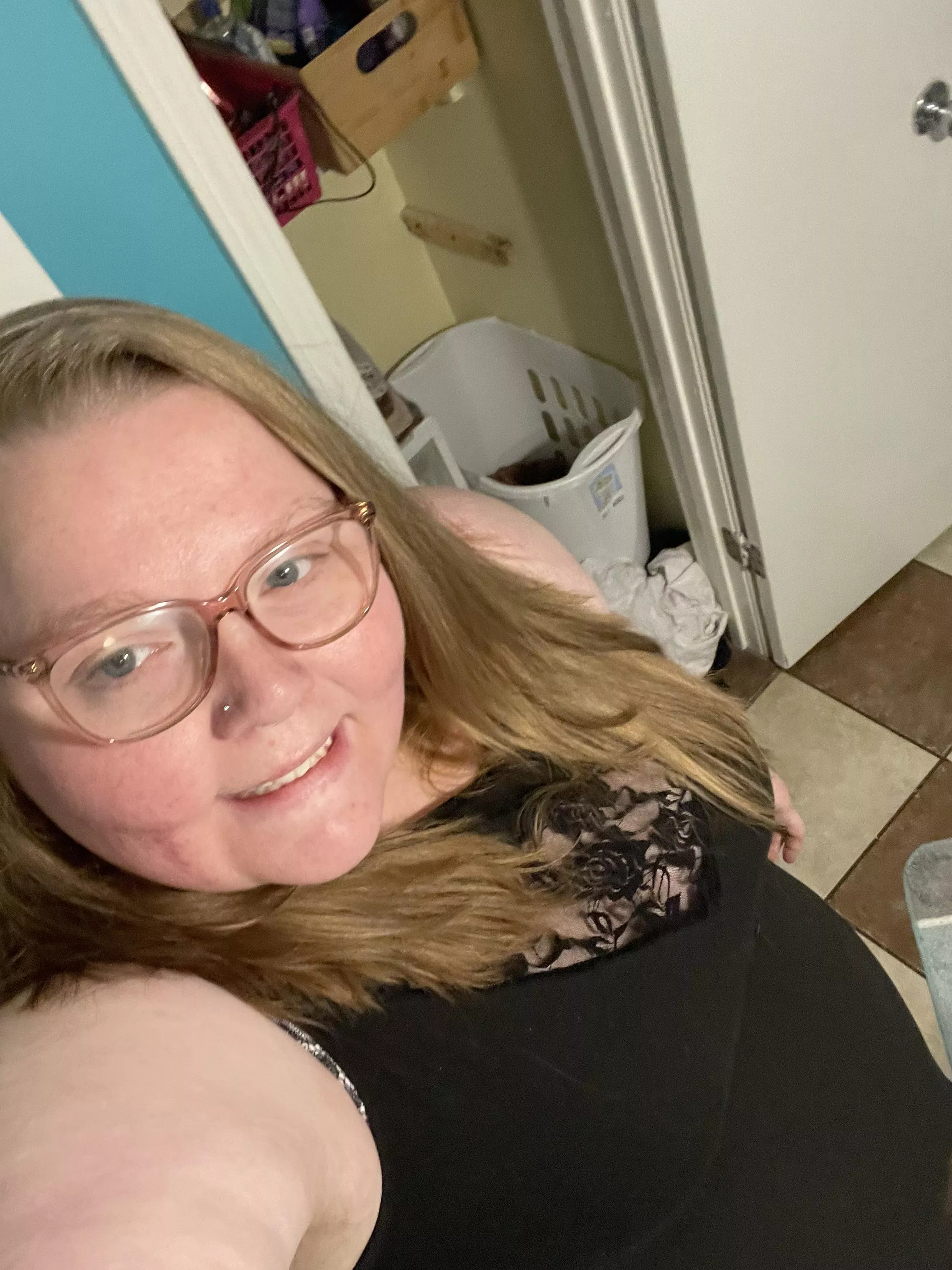 Pretty eyes and thick thighs❤️❤️