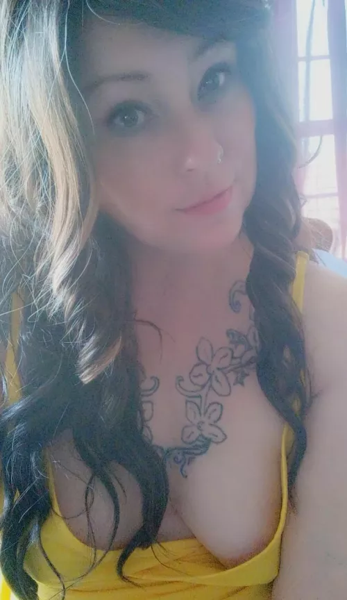 Slutty sundress season is here... Catch a nipslip while you can 