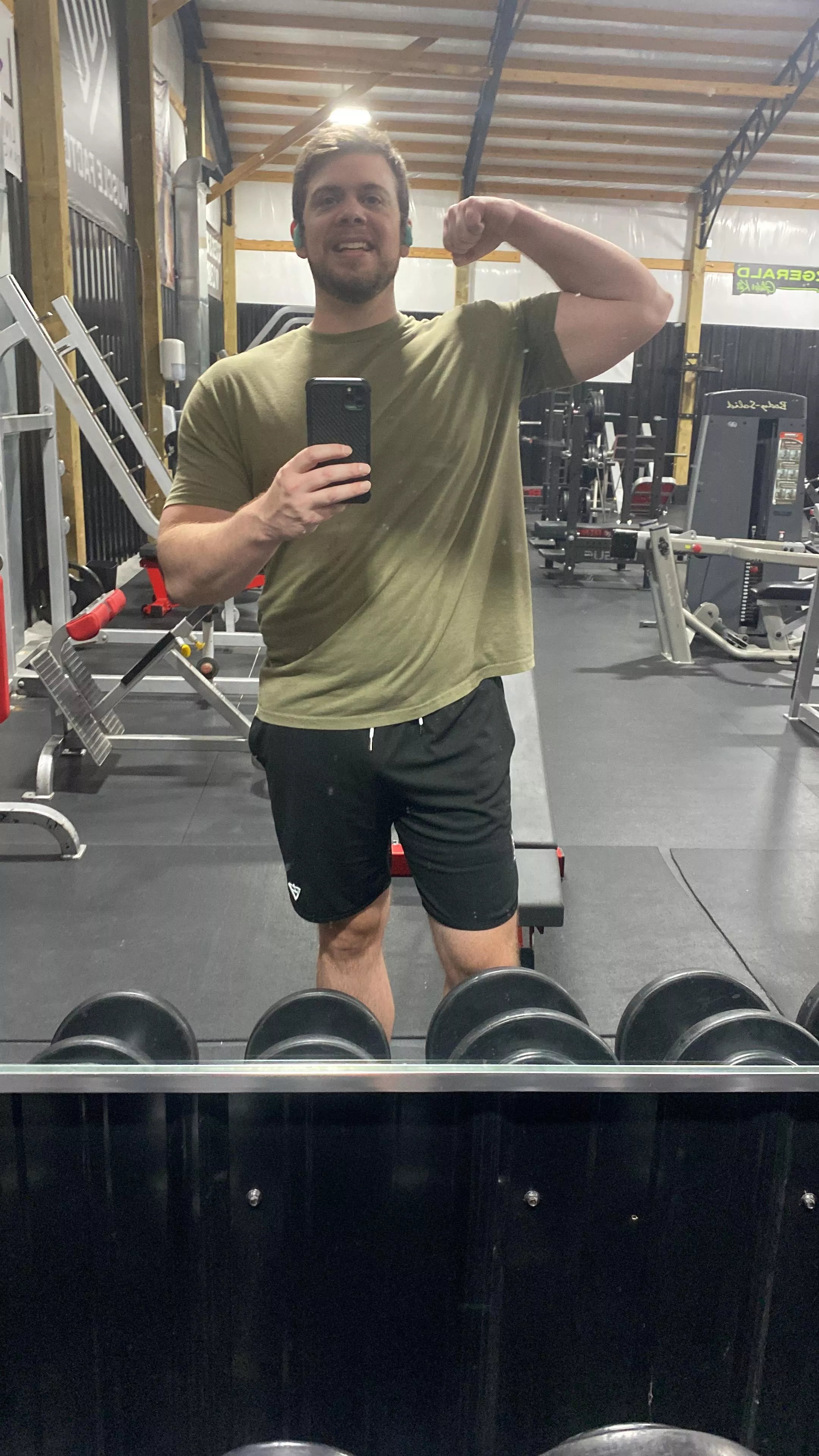 Summer time slim down, 270 Powerlifter to 235 Bodybuilder in 1 year.