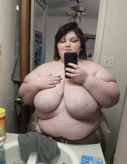 Tits out for the weekend 🎉