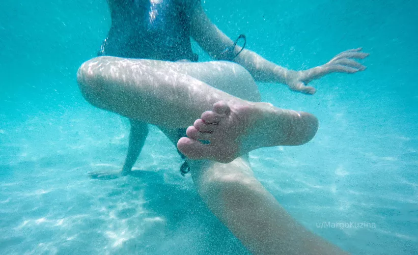 Underwater photography, where the legs do the talking