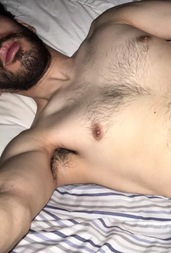 Who wants to see the FULL pic? 😏 