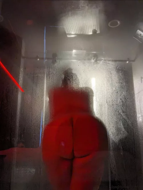 Who wants to shower with this big beautiful ass?