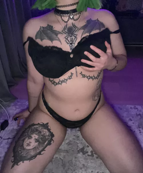 Would you like a goth girl for dinner?