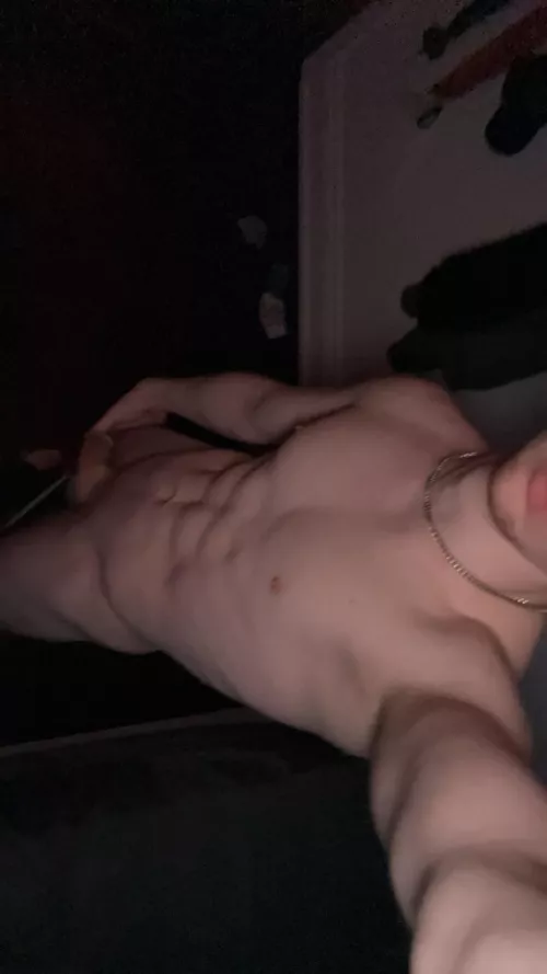 18 femboys fatasses twinks bttms hmu ;)