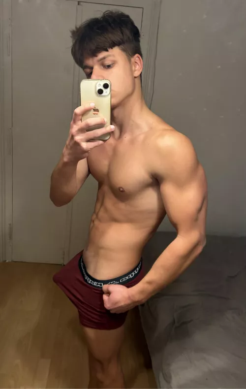 (19)Do you like my red undies?