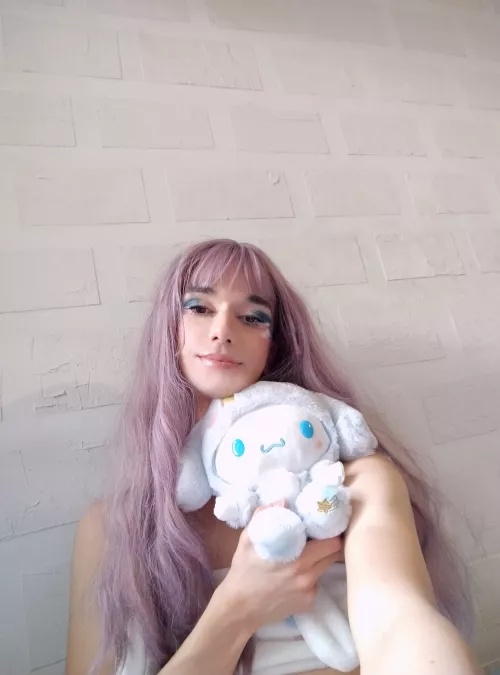 anyone wanna hug? >w<