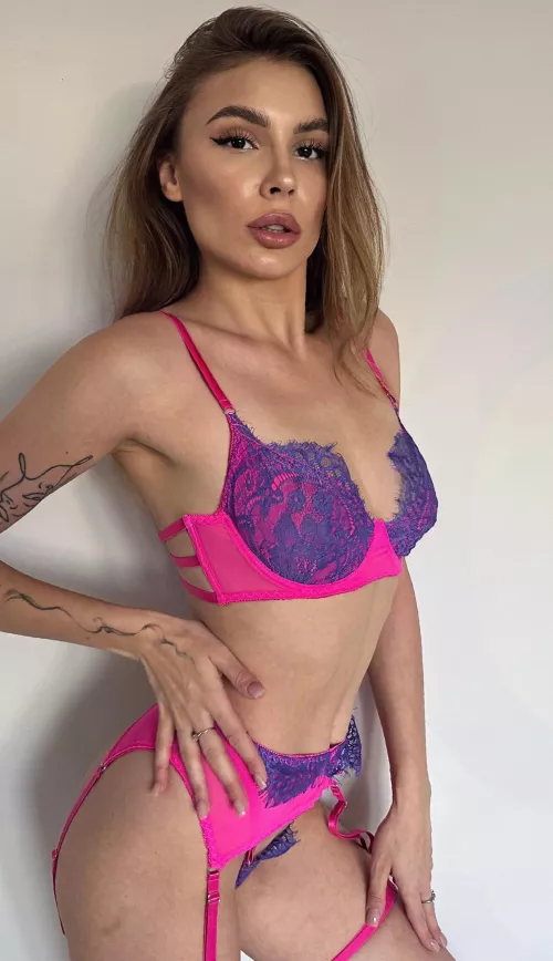 Are you into college girls like me ? ;)