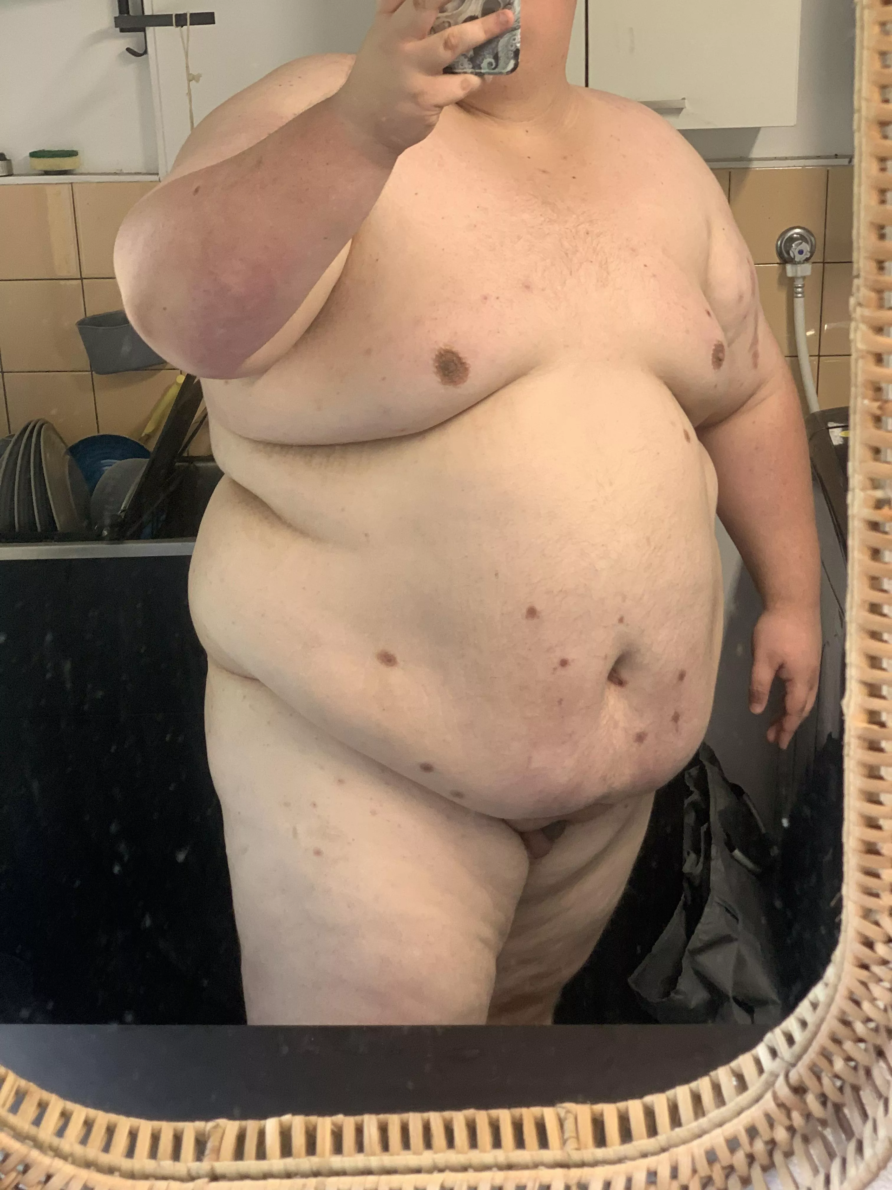 Big straight aussie guy post gym pretty shower, who likes sweaty and musky me?