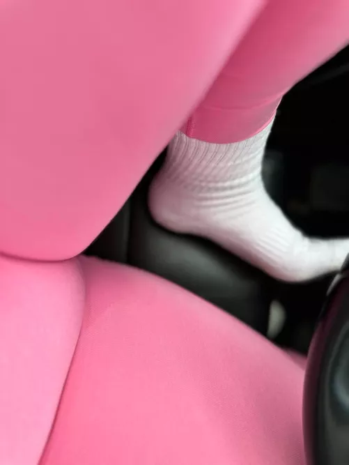 Can the socks stay on when we [f]uck ?