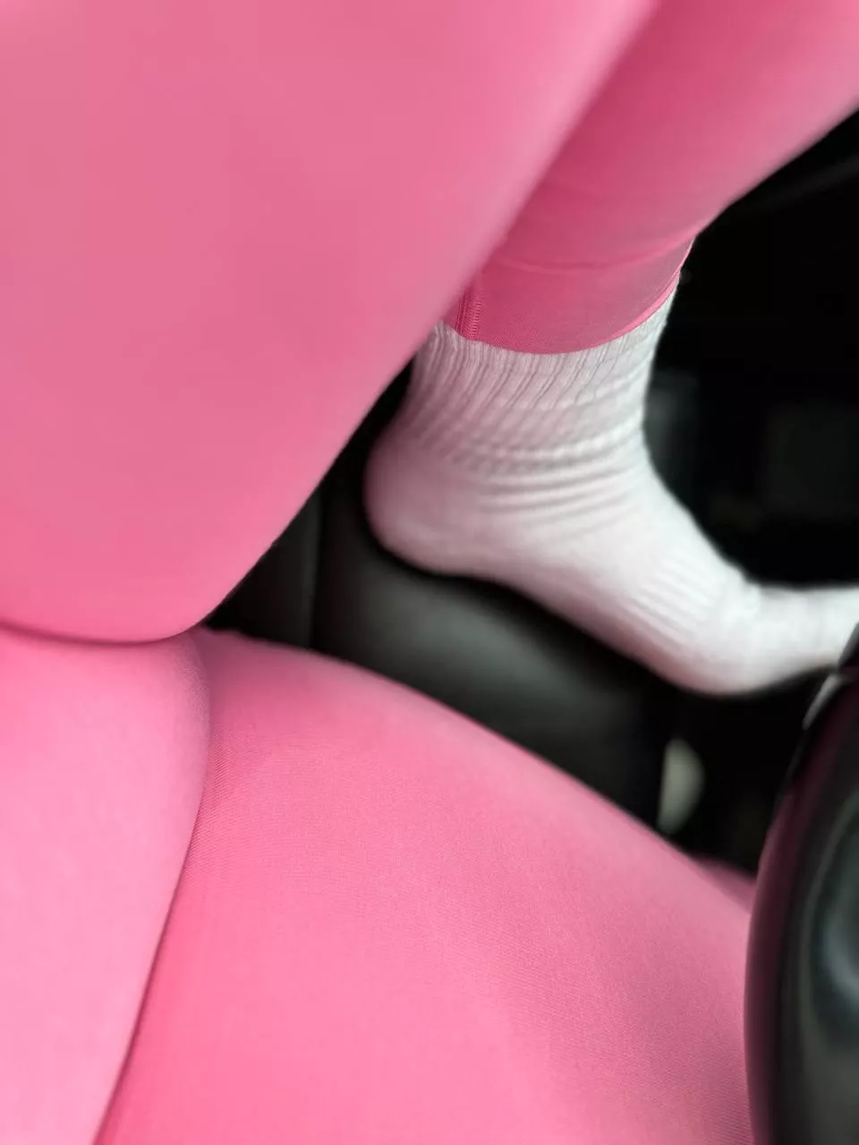 Can the socks stay on when we [f]uck ?