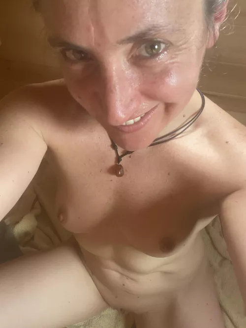 Come and join me in the sauna baby 🔥🌶️